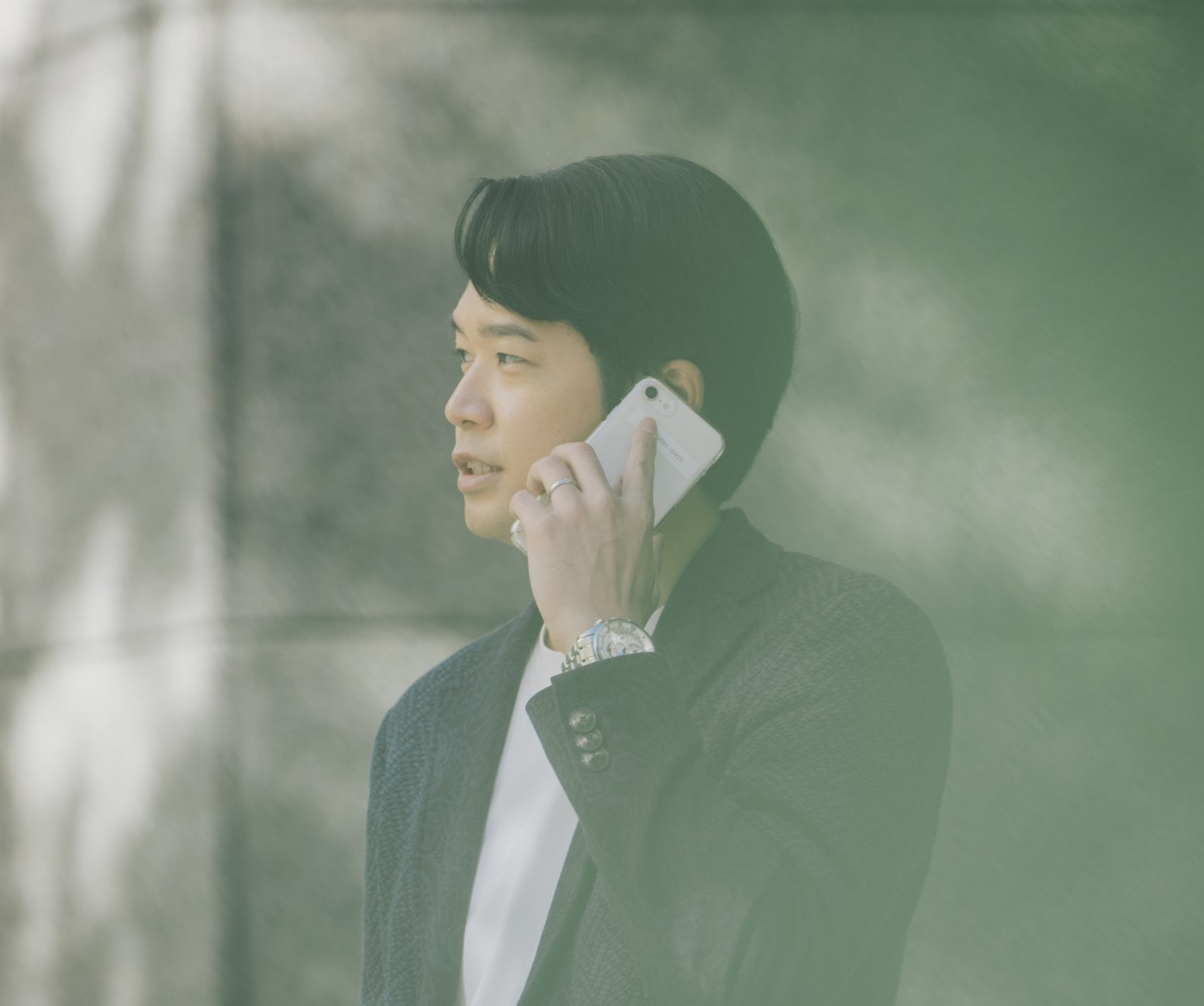 電話をしている様子