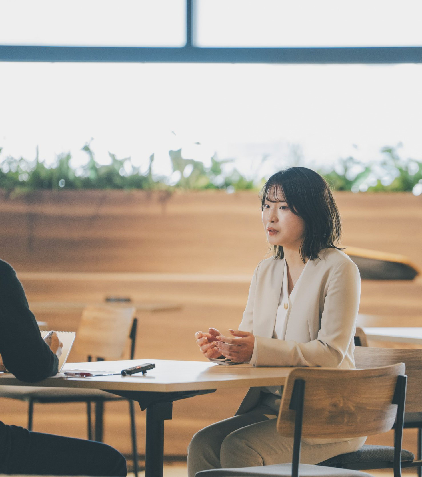 先輩と話している様子