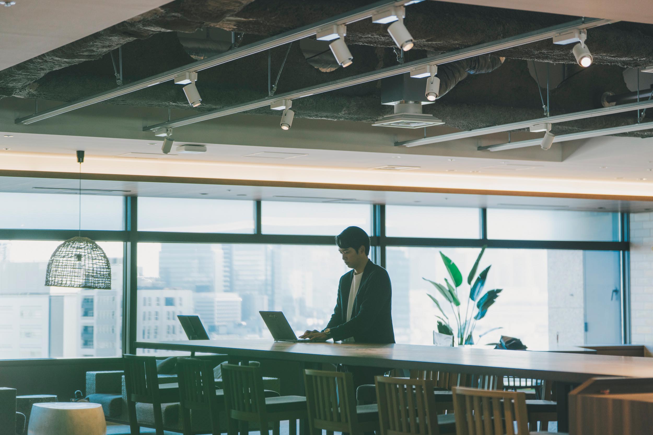 1人で作業している様子